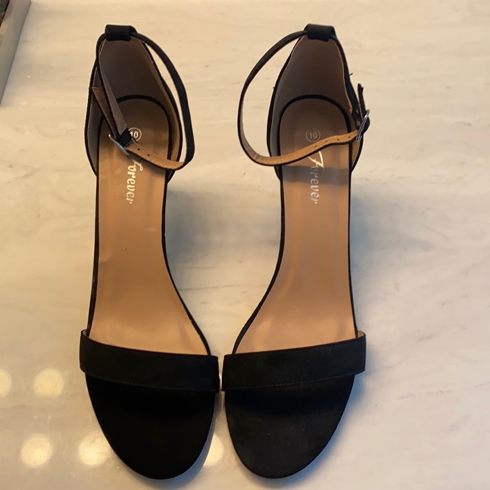 Ankle bracelet black heel